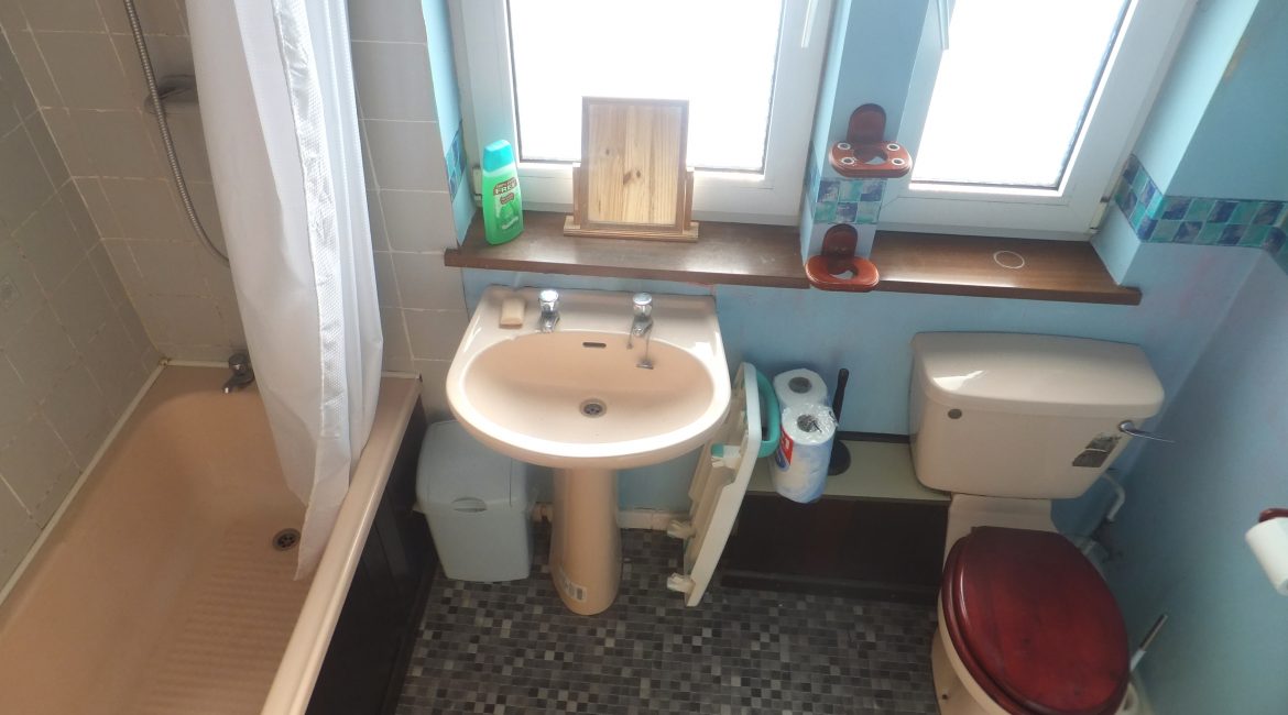 43 Thoresby Road – Bathroom