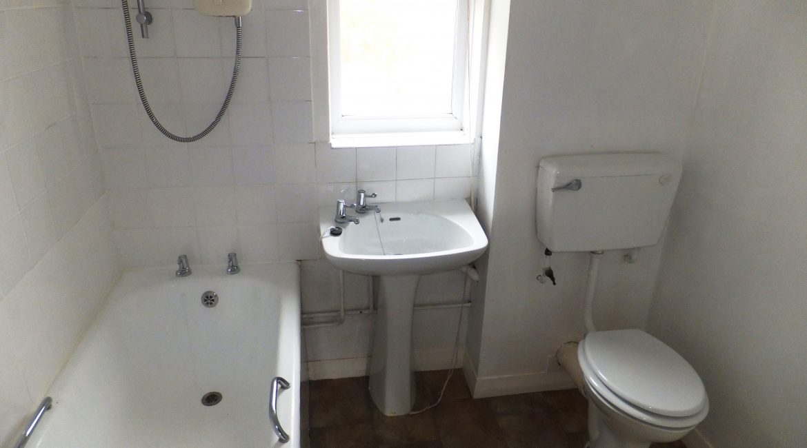 36 Bentinck Close – Bathroom