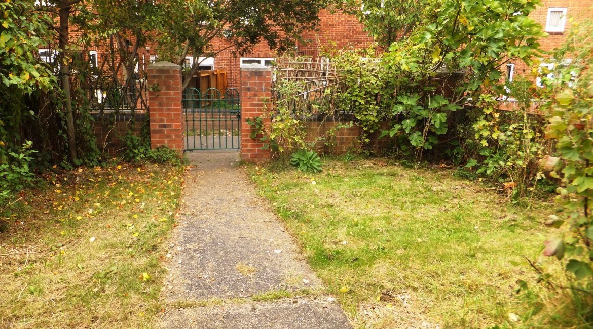 36 Bentinck Close – Front Garden