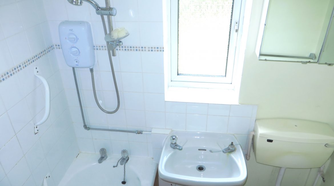 97 Park Hall Road – New Bathroom