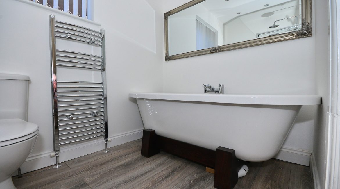 11 Kempton Road – Bathroom 1