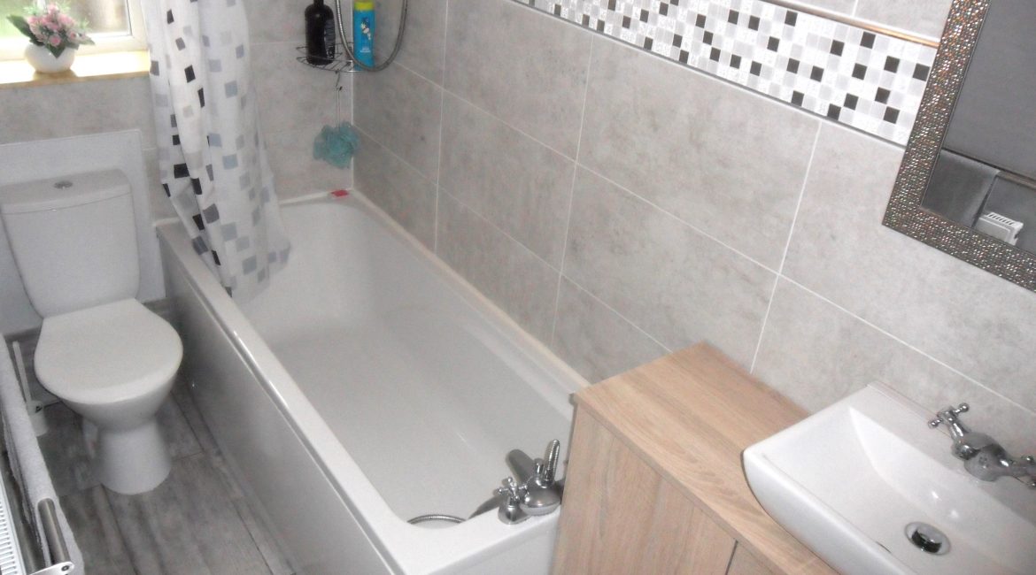 96 Crompton Road – Bathroom