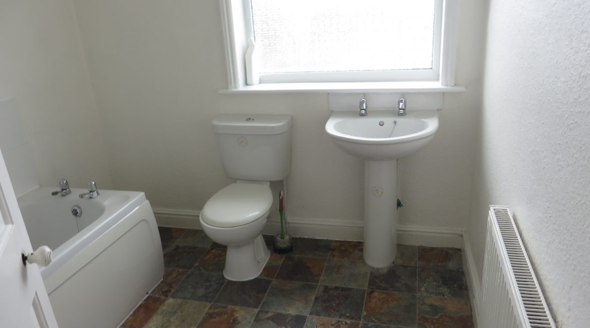 144 Langwith Junction Bathroom