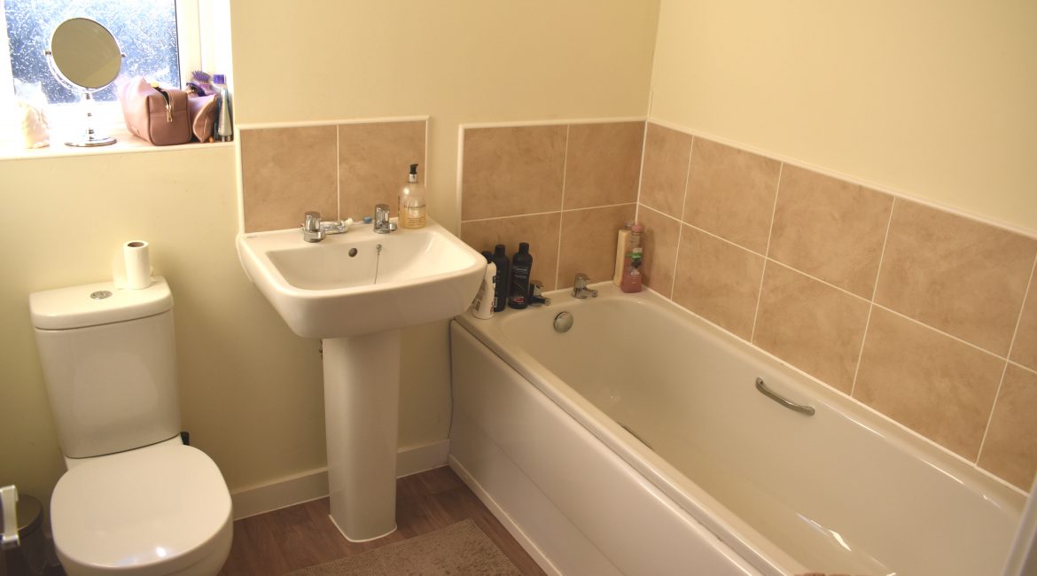 32 Stewart Way – Bathroom