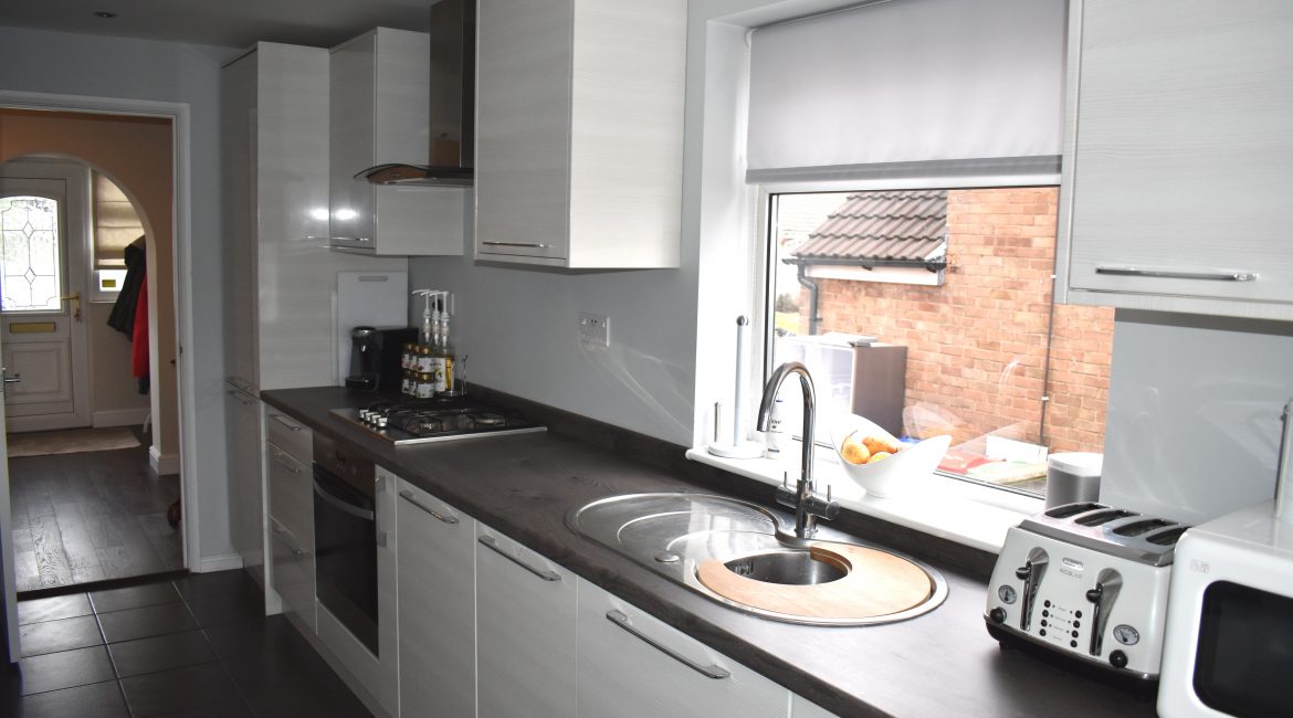 14 Cumberland Close – Kitchen 2