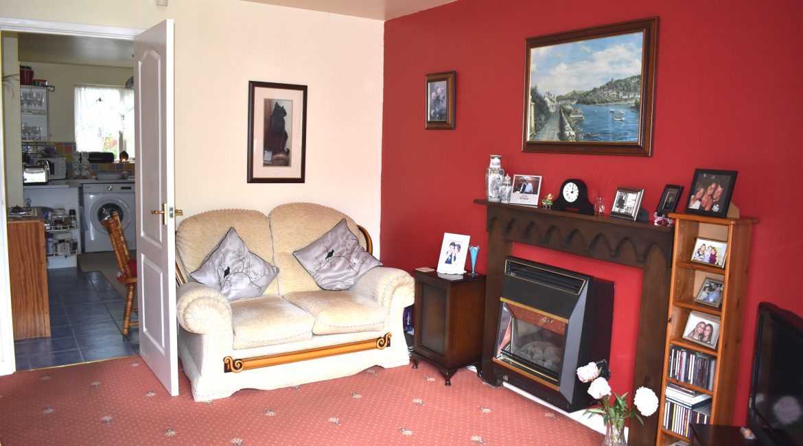 8 Lindleys Court – Lounge