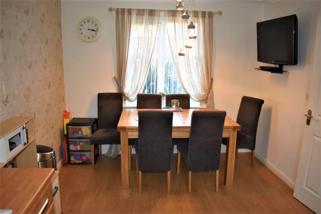 31 Broadlands Close Dining Area Need 2 ViewNeed 2 View