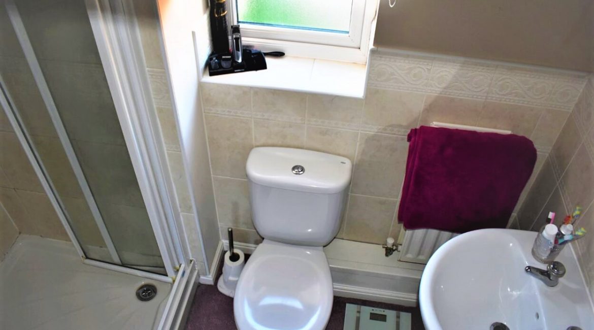 31 Broadlands Close – Ensuite
