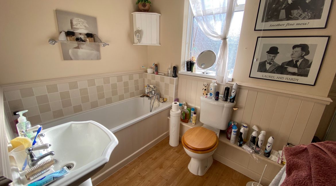 43 Sea Road – Bathroom (4)