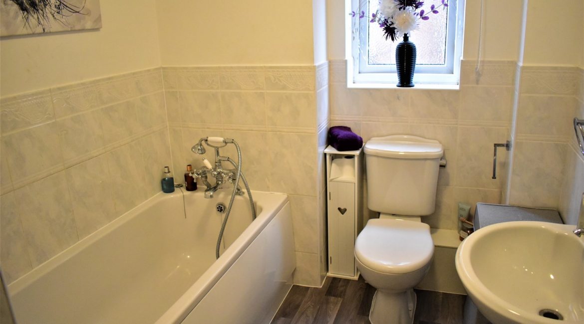 5 Juniper Close – Bathroom (26)