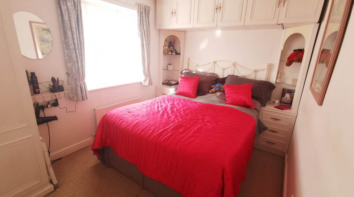 18 Bythron – Bedroom One (2)