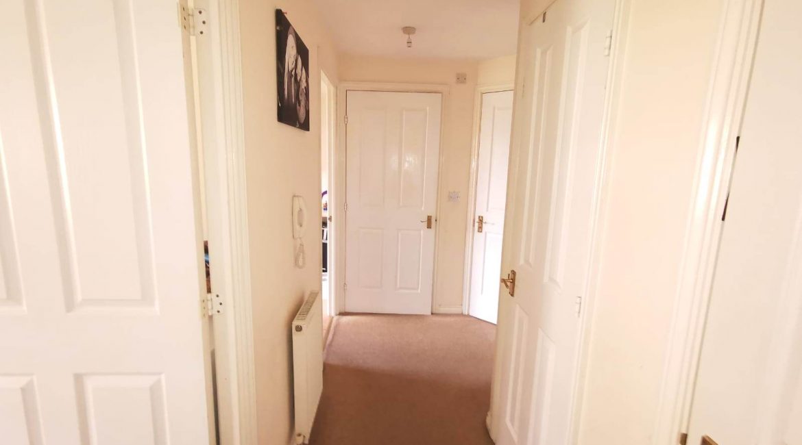 9 Pavior Road – Hallway