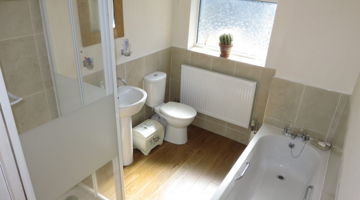 3 Baums Lane – Bathroom