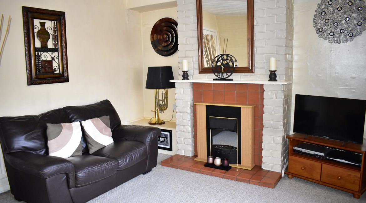 24 Mellors Road – Lounge (1)