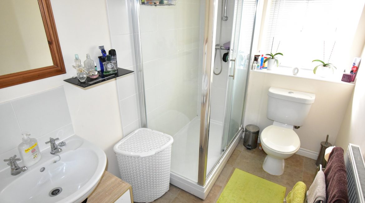 3 Scholars Way, Mansfield – bathroom