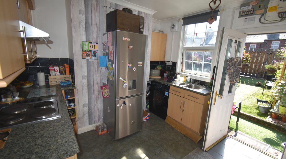 83 Stonehouse Terrace Kitchen (20)