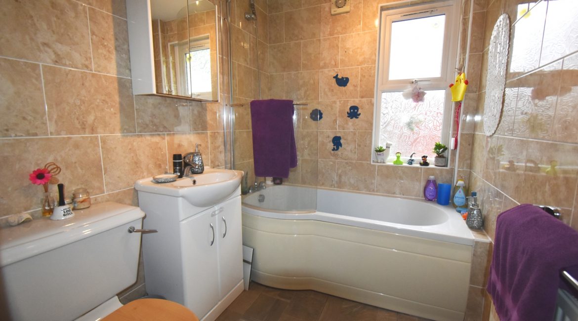 4 Foundary Terrace – Bathroom (1)