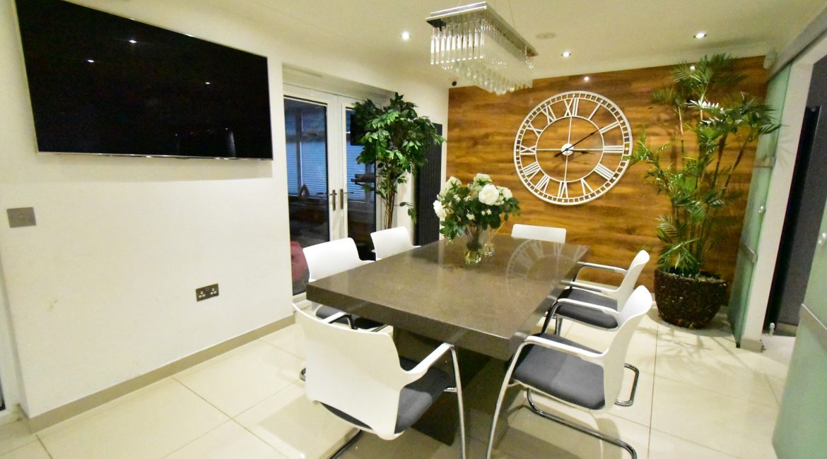 Dining Area (3)