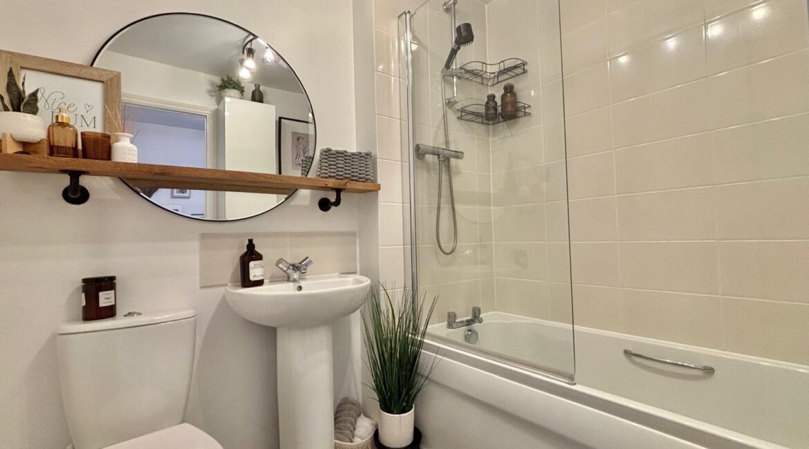 FAMILY BATHROOM